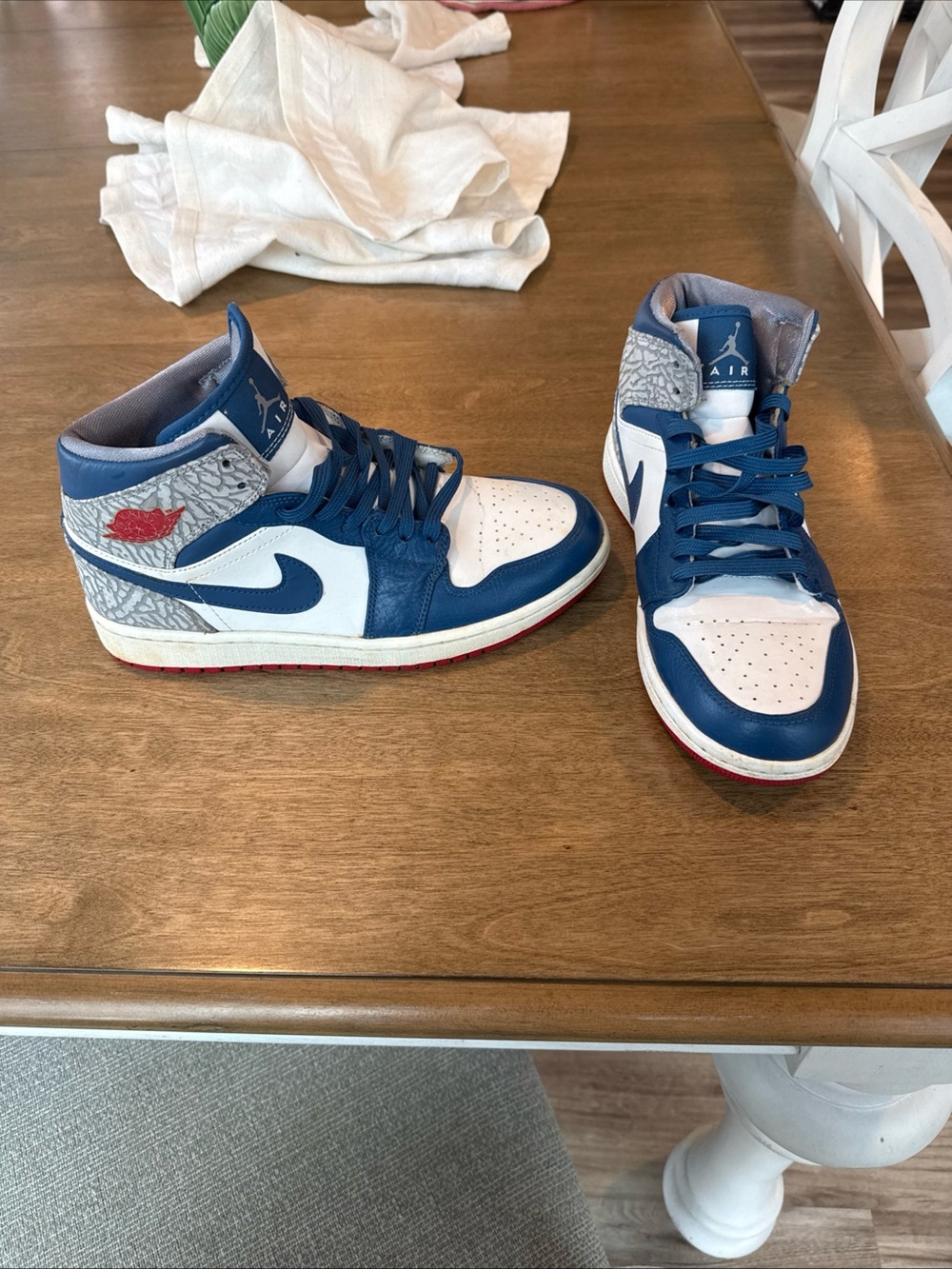 Nike Air Jordan 1 Mid Blue White with Red Accents